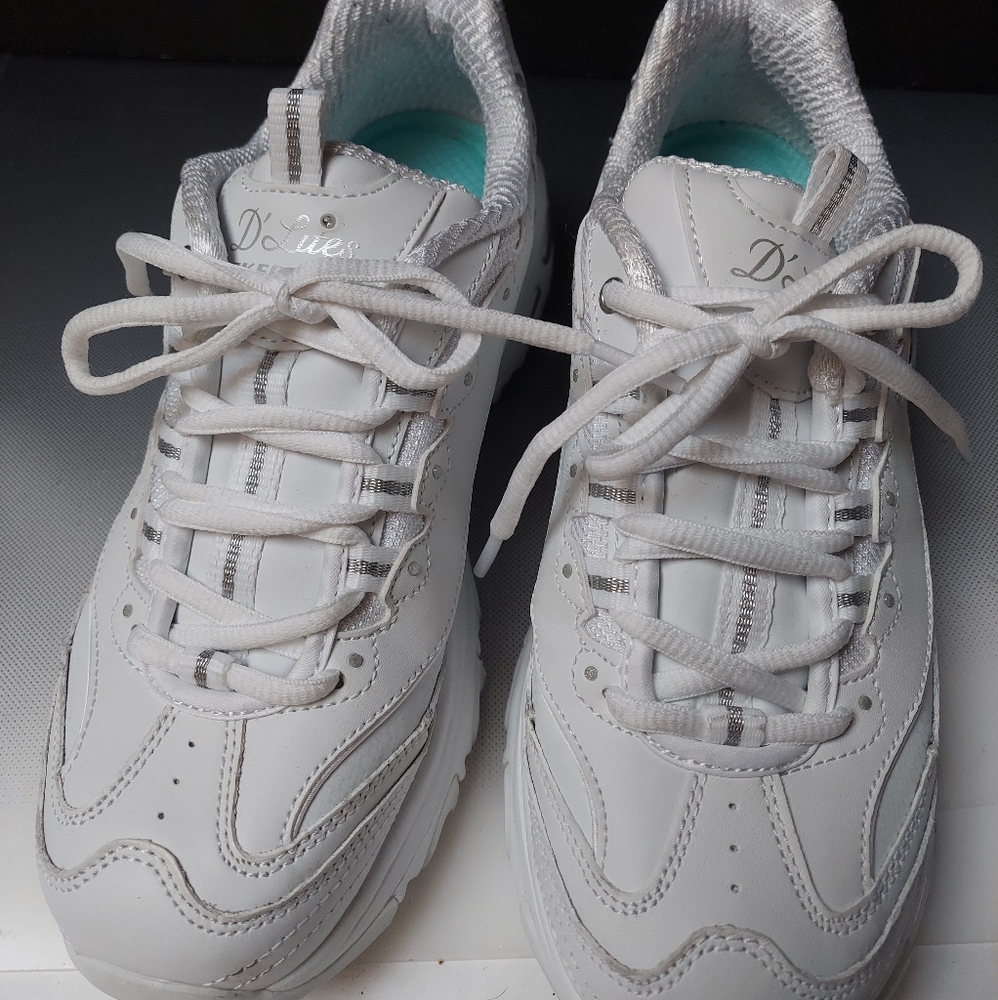 Skecher memory foam lace up white sneakers 8m